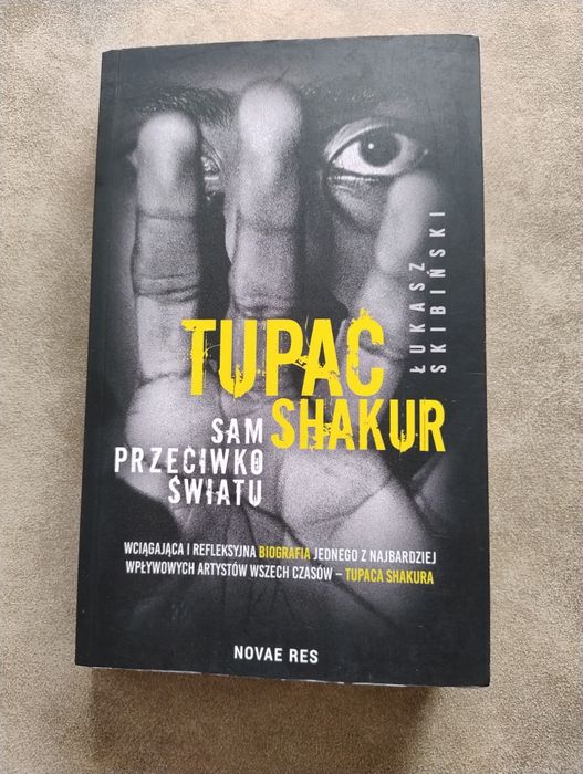 Książka Tupac Shakur sam przeciwko światu