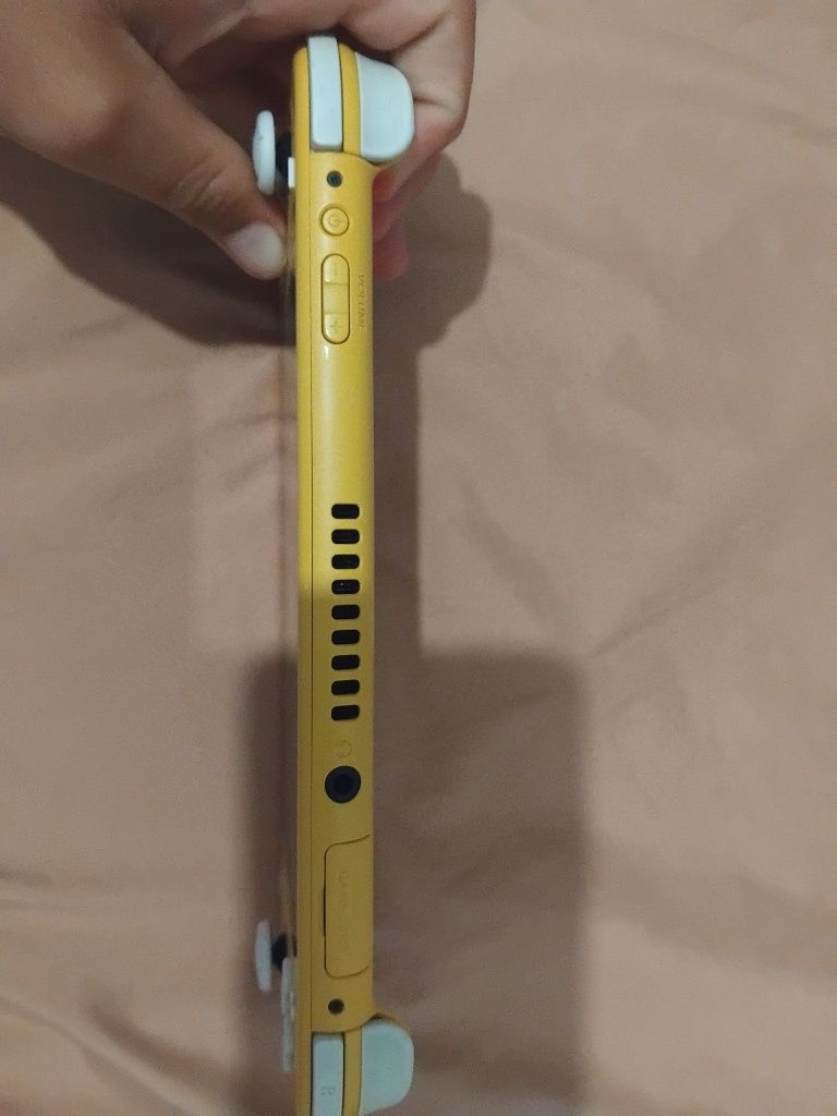 Nintendo lite amarelo