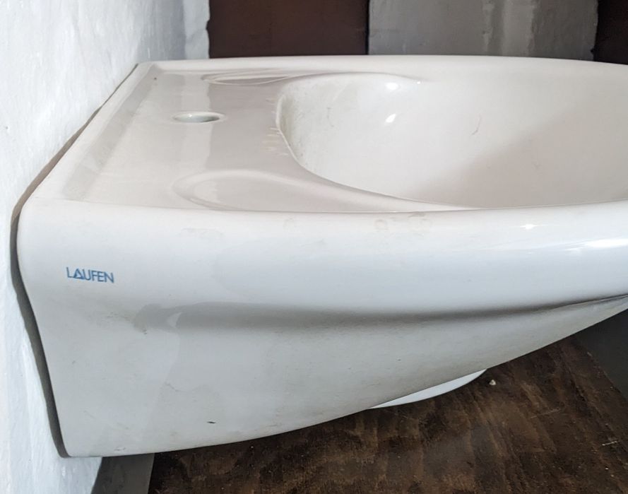 Umywalka LAUFEN porcelana  wisząca z półpostumentem