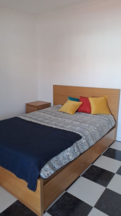 Arrenda se quarto com closet arrumos e casa de banho