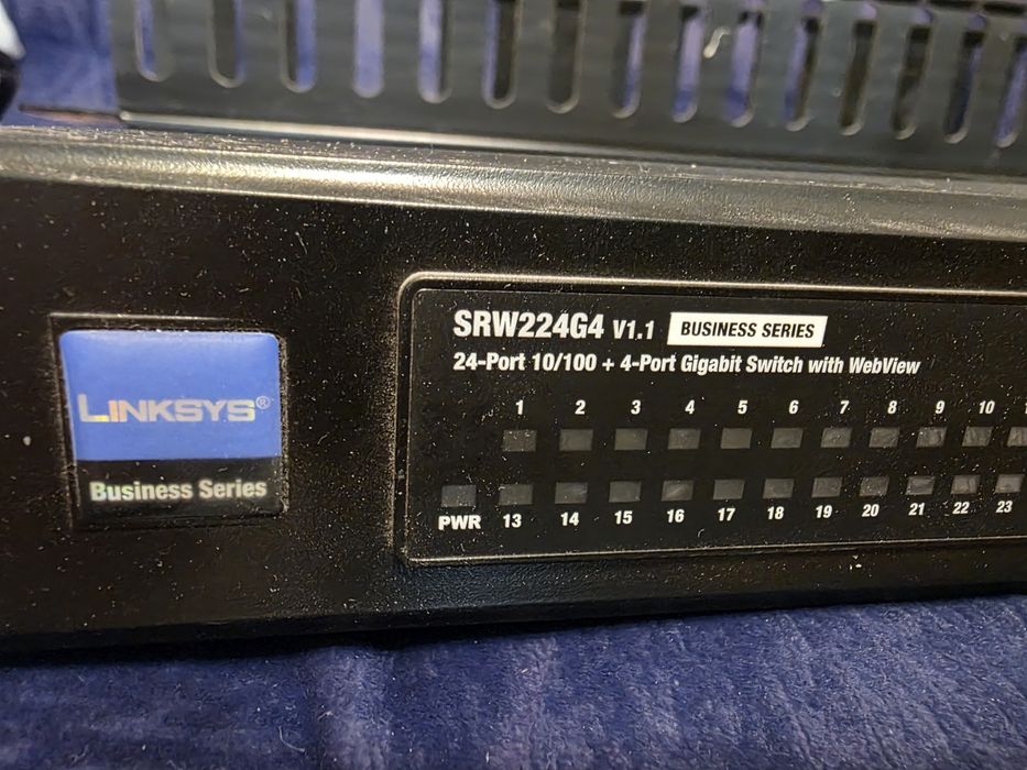 SRW224G4 V1.1 BUSINESS LINKSIS SERIES 24-Port 10/100 4-Port Gigabit Sw