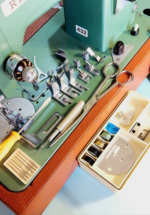 Польская швейная машина Radom 432 настроенная шьет все полный комплект