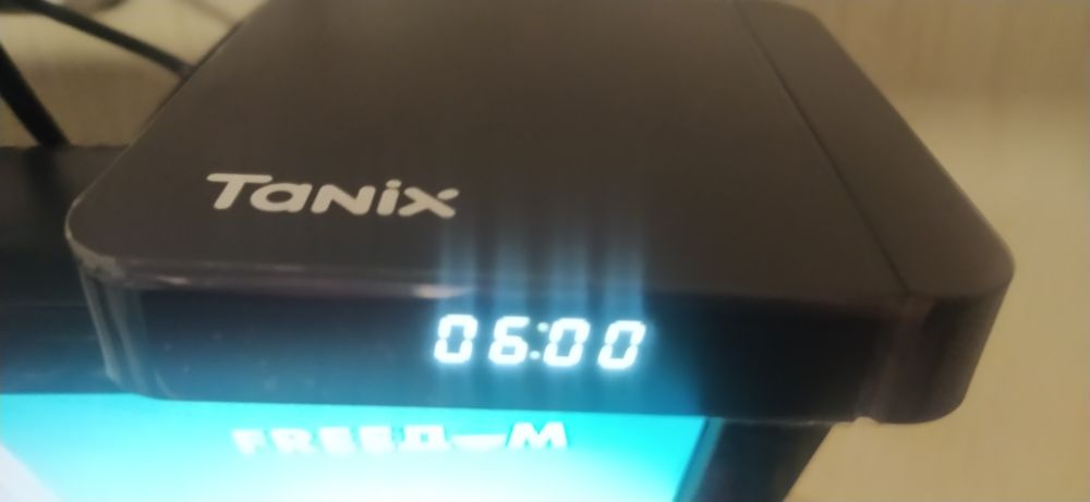 .Tanix W2 2/16 smart box