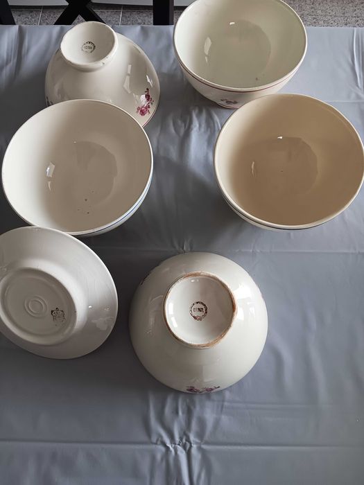 Conjunto de tigelas e pratos antigos, Cesol, Madalena e Capôa