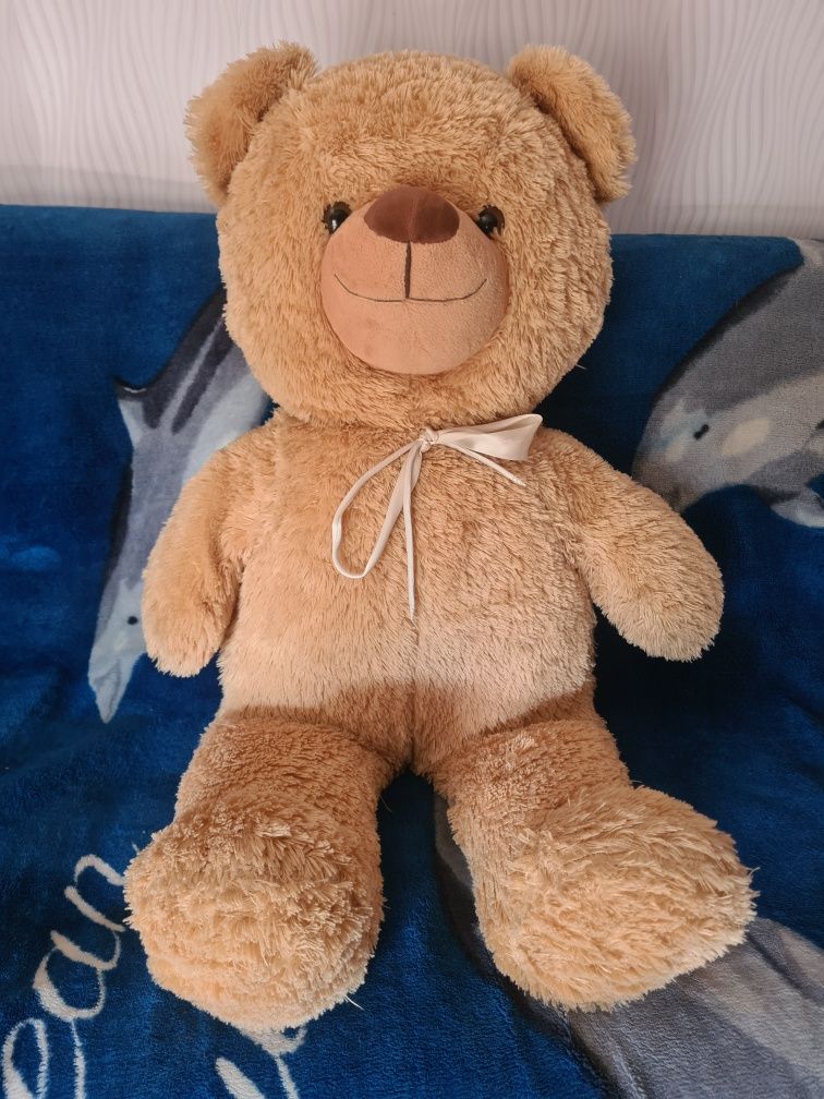 Duzy miś pluszowy