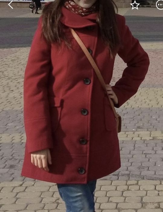 Червоне пальто