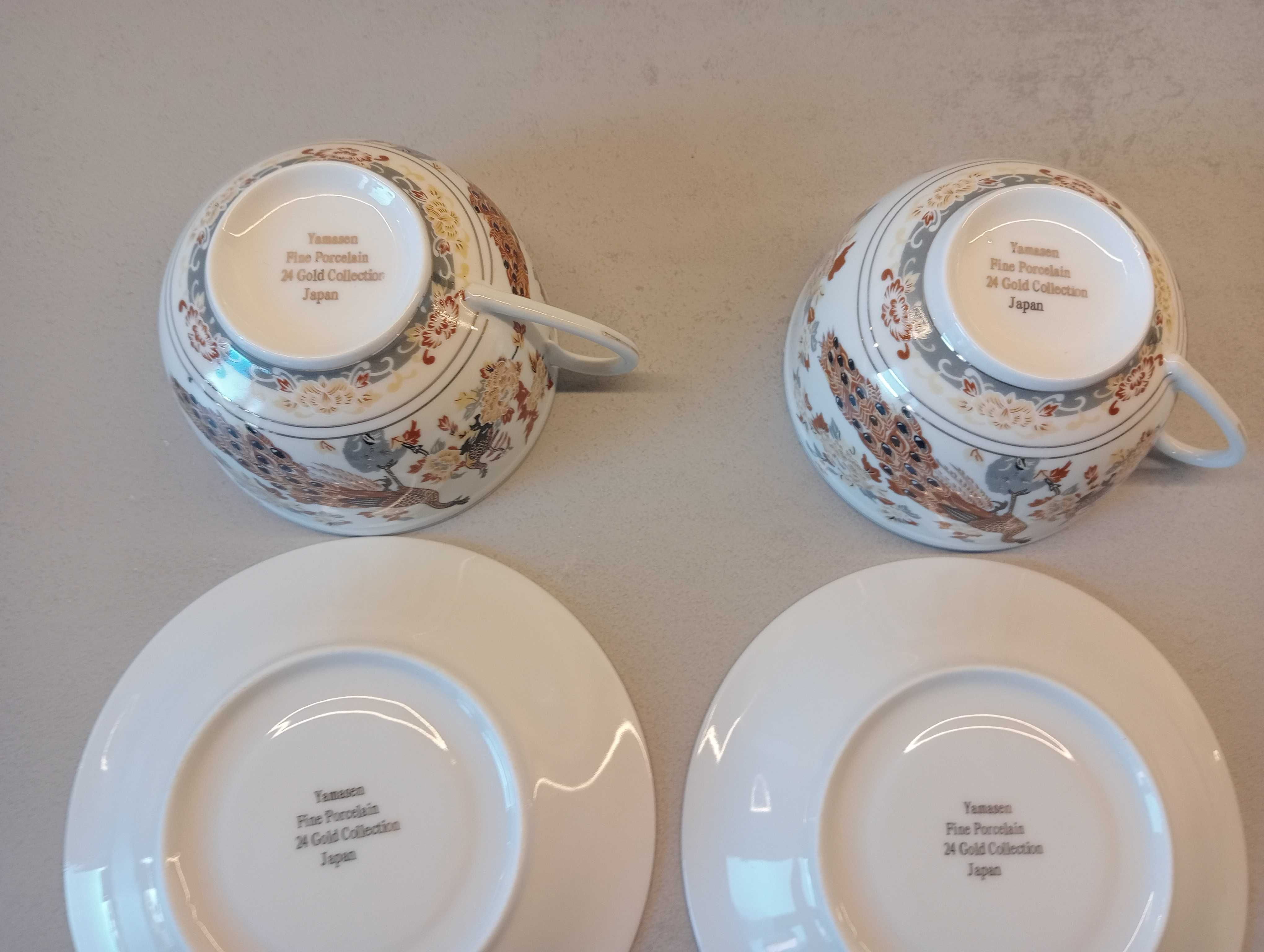 Porcelanowe filiżanki ze spodkiem (dwie sztuki)