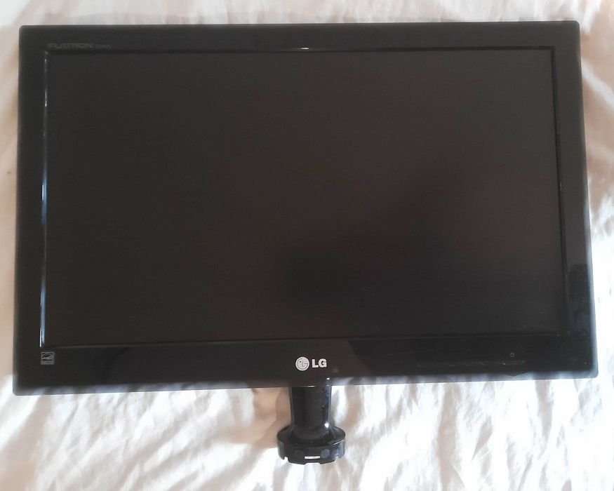 Монітор 22 дюйми LG E2240S