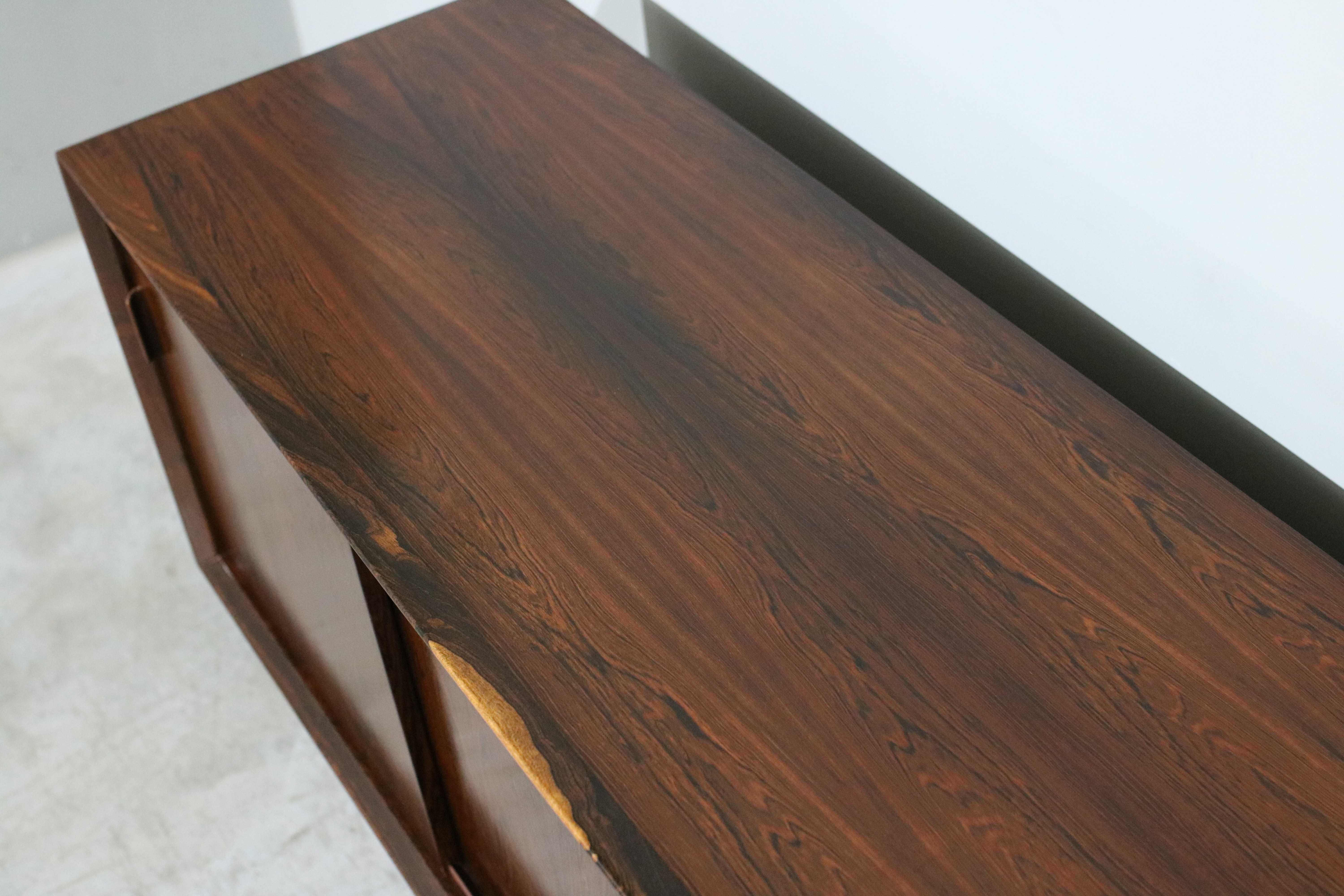 Aparador dinamarquês em pau santo | Design Nórdico