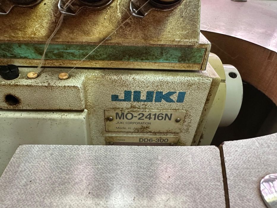JUKI Maquina de corte e costura e de corte recto