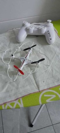Drone simples com comando marca JAMARA marca alemã