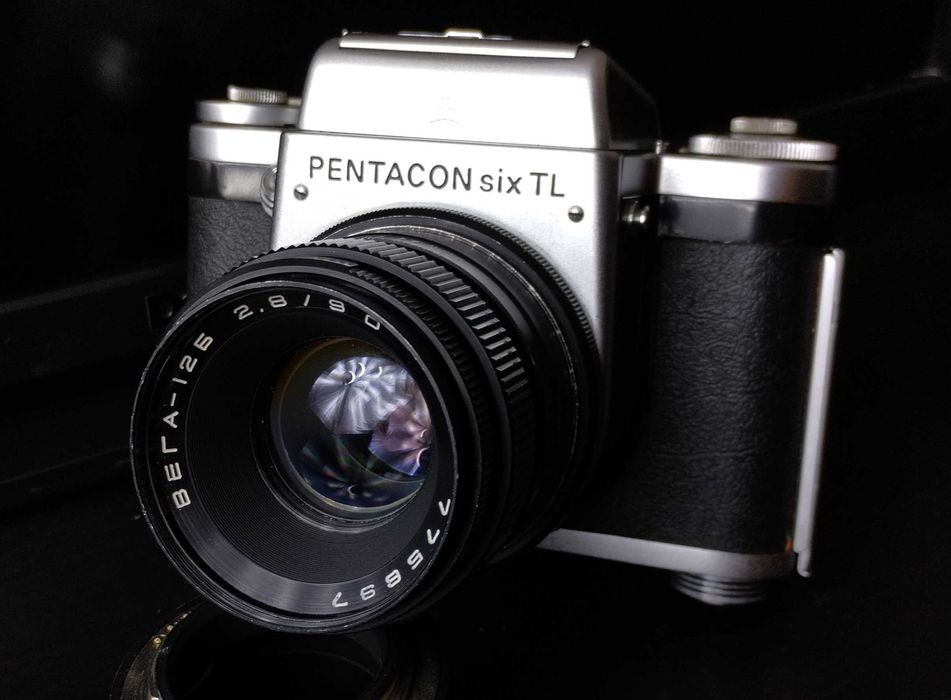 Pentacon Six z obiektywem Vega 90/2.8