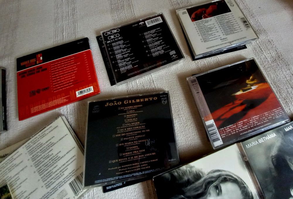 Cds de música brasileira a quatro euros cada
