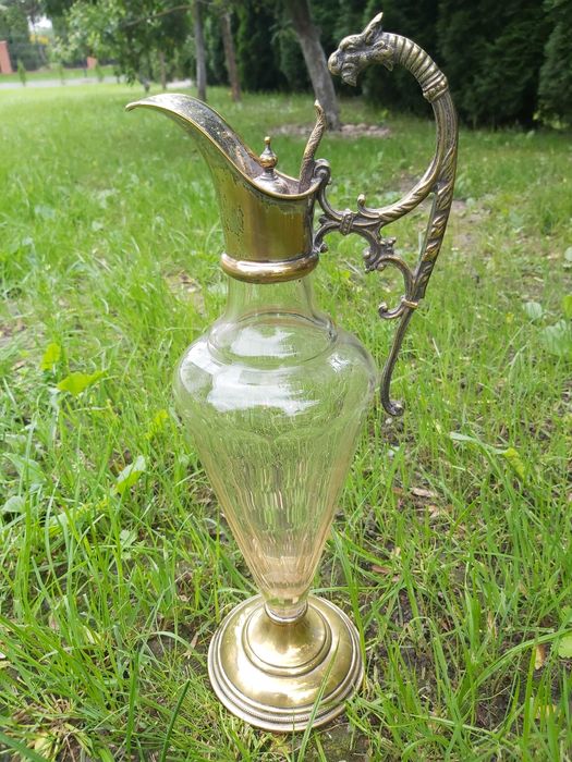 Zabytkowa karafka do wina