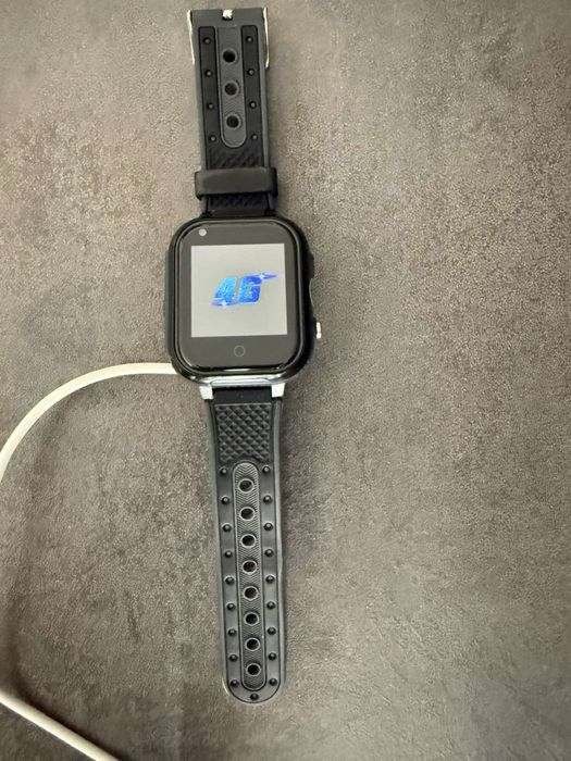 Смарт GPS часы детские( приложение на телефон) чорные.