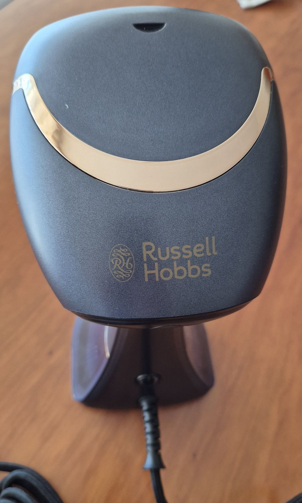 Ferro a vapor vertical Russell Hobbs