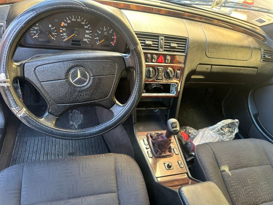 Mercedes 220 - Muito bom estado