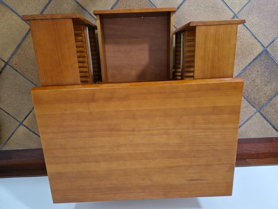 Móvel madeira maciça em muito boas condições