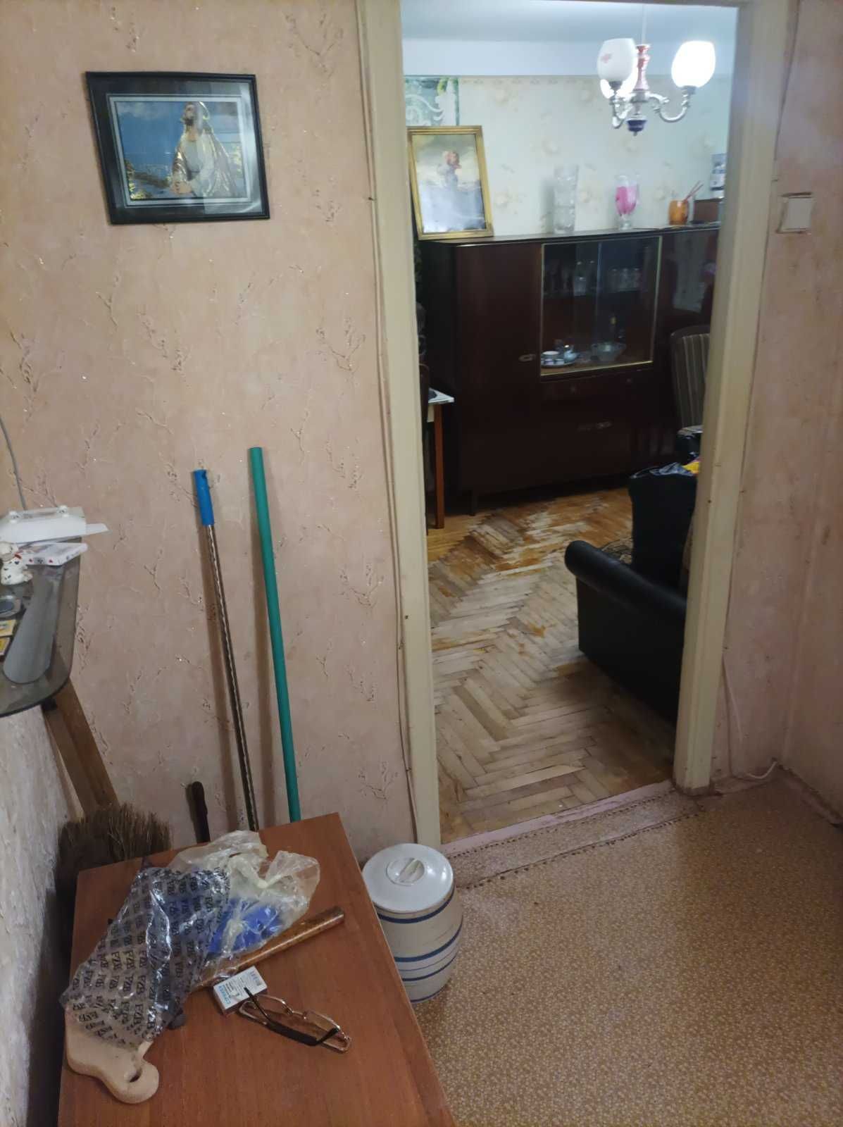 +Продам 1 ком.квартиру по ул.Полякова 15000 дол.