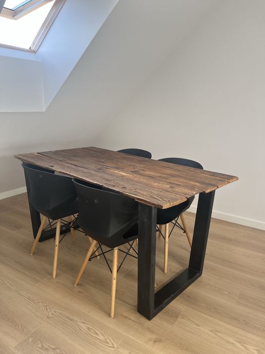 Stół loftowy z litego starego drewna + 4 krzesła – komplet jadalniany