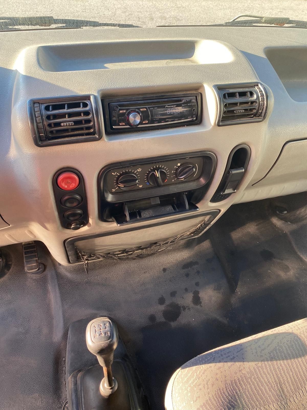 Vendo renault master ,2200 turbo ano 2001
