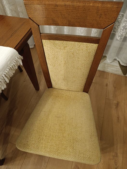 Sprzedam stół z krzesłami