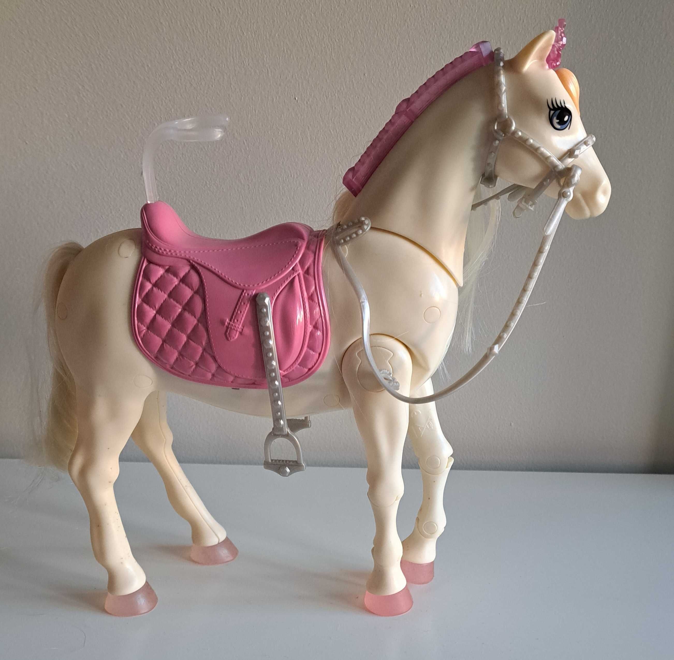 Cavalo interativo Barbie