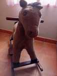 Cavalo de baloiço para brincar
