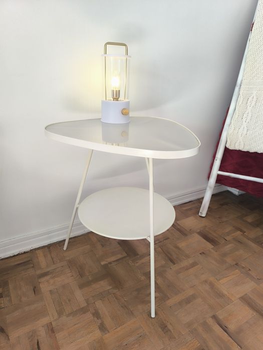 Duas mesinhas de cabeceira/apoio Ikea