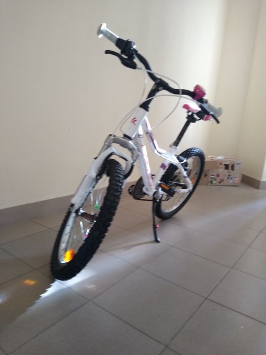 Sprzedam rower dla dziewczynki. Rezerwacja