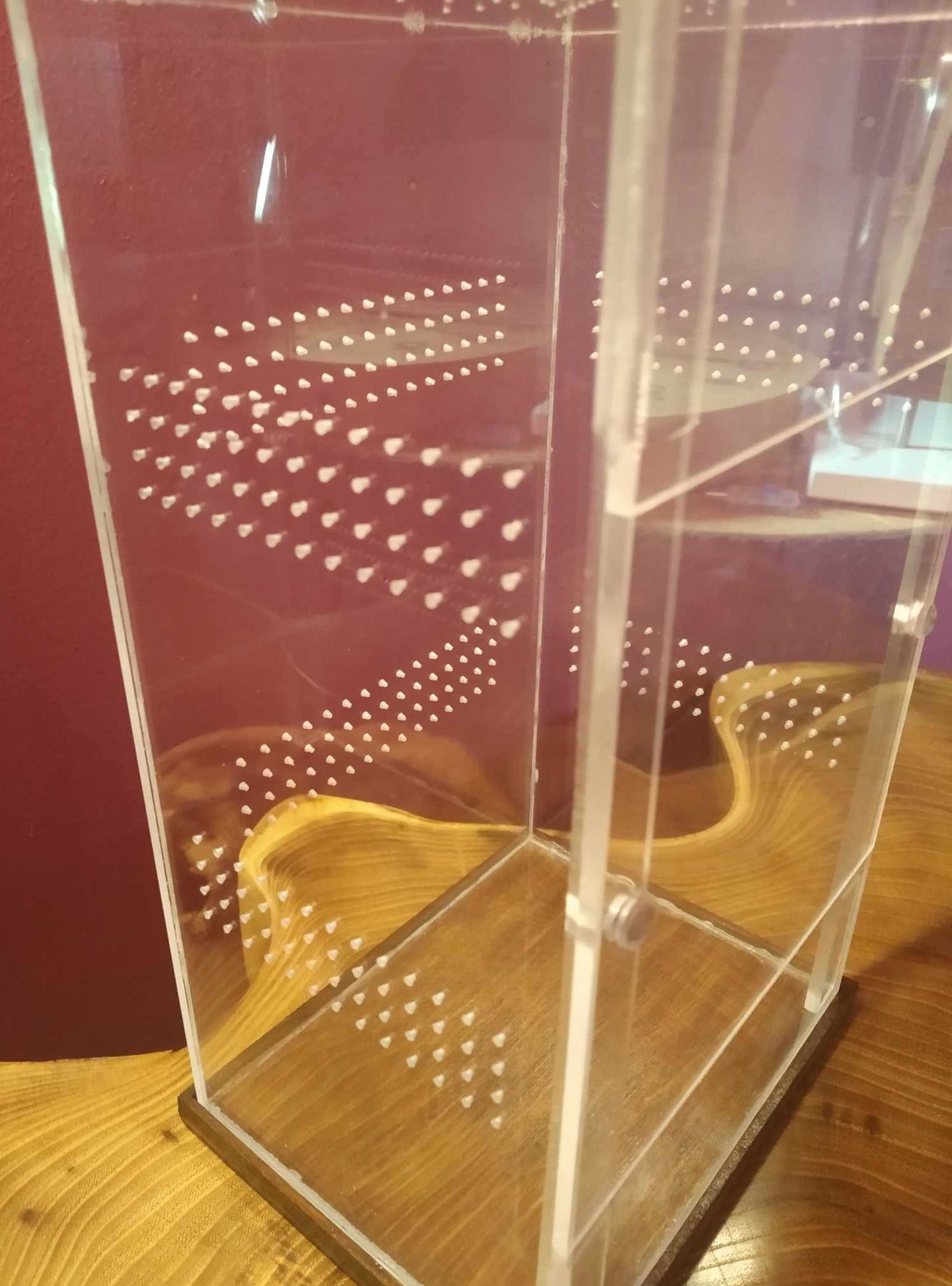 Terrarium z drewnianym stojakiem. Terrarium dla pająków, modliszek itp