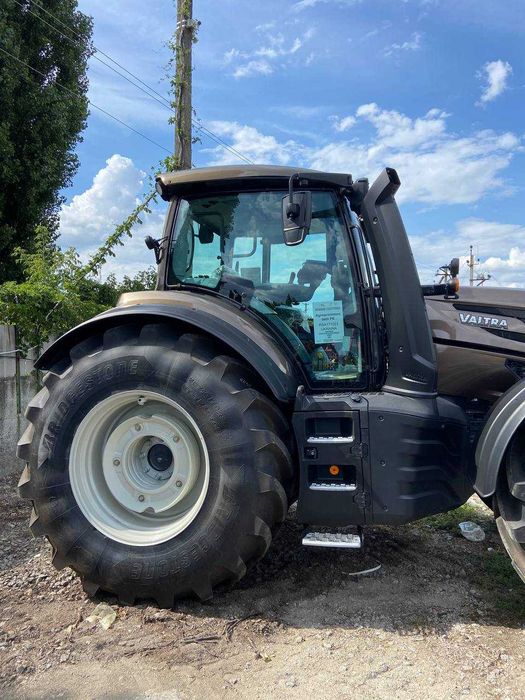 Трактор Valtra T235