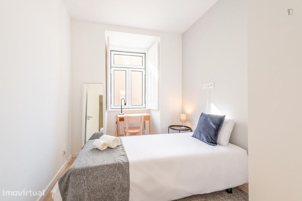 457449 - Quarto com cama de solteiro em...