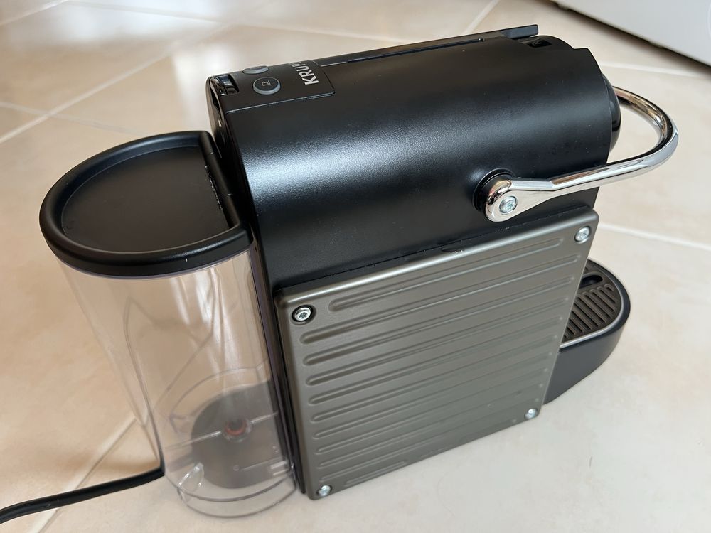 Nespresso Pixie Titan