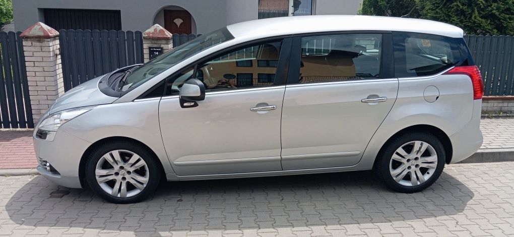 PEUGEOT 5008 1.6 HDI