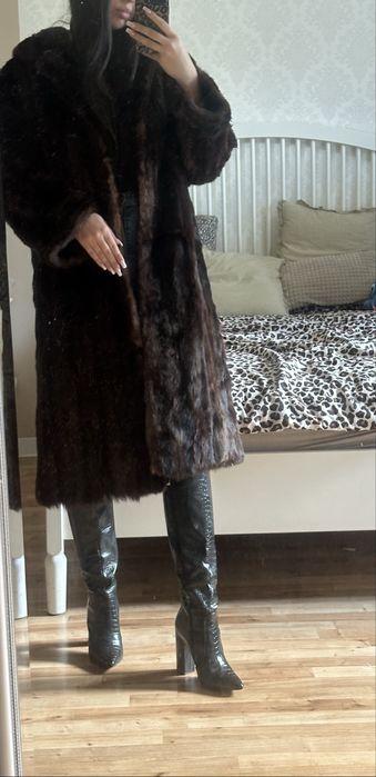 Długie futro naturalne czekoladowe z norki