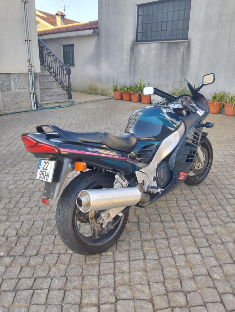 Moto Suzuki RF900 R