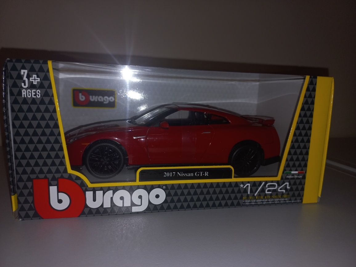 Bburago Nissan GT-R 2017,skala 1:24