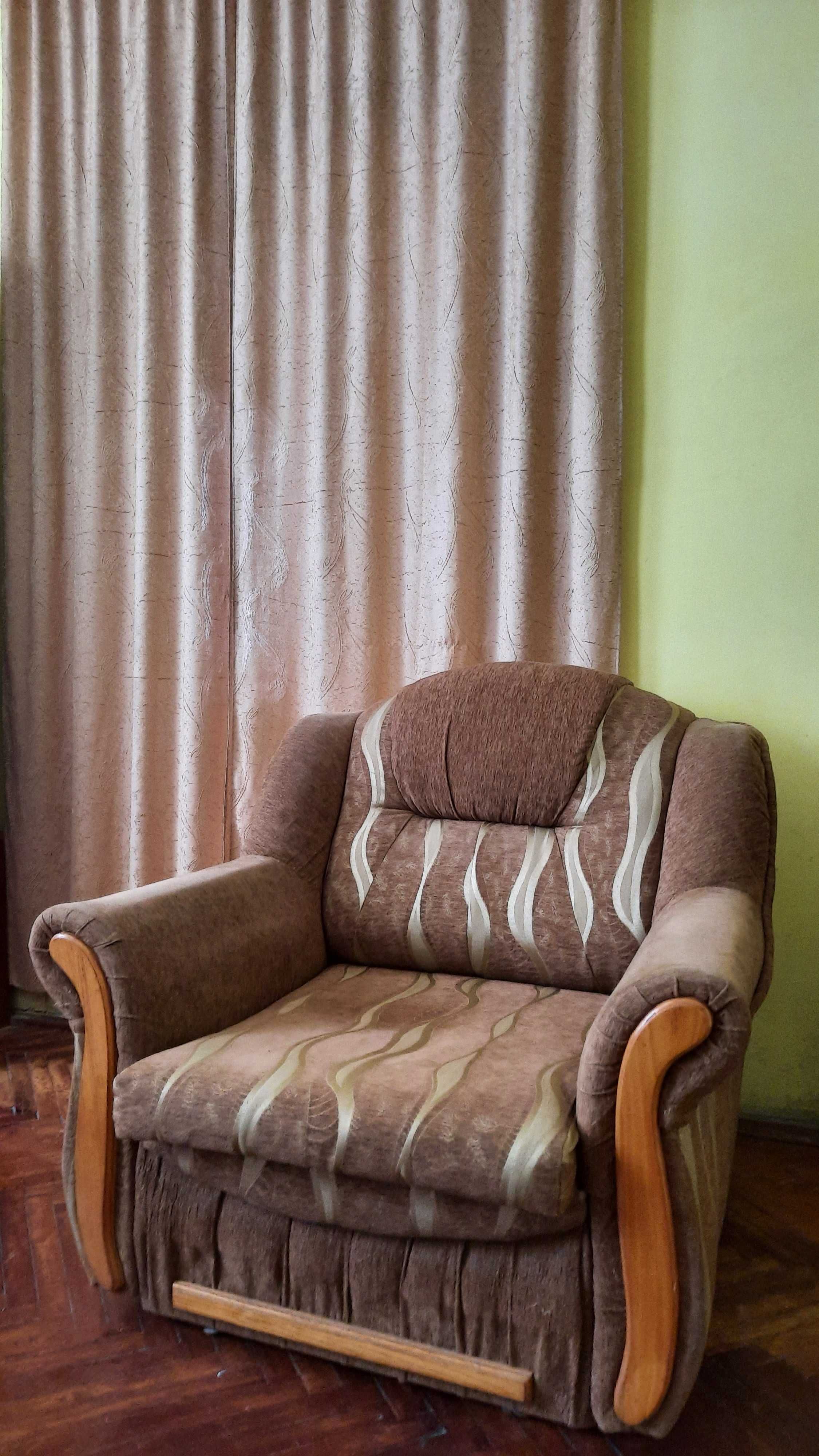 Розкладний диван та два розкладних  крісла