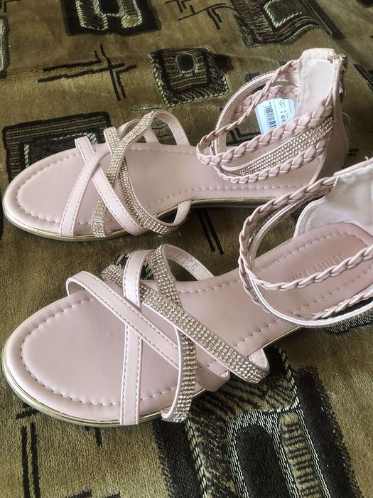 Продам женские босоножки 39 размер.