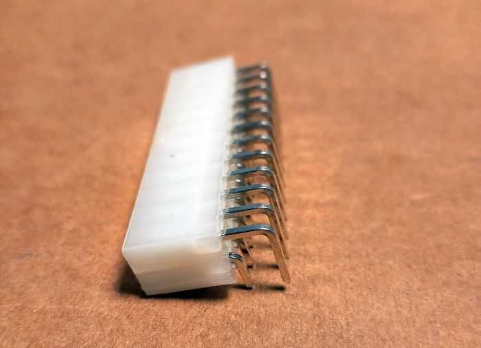 Wtyk kątowy męski 24pin Mini-Fit z kołkami ATX PCIe VGA CPU
