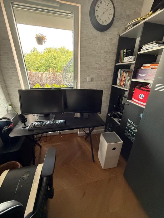 Zestaw dla pasjonata gier. Meble młodzieżowe z kolekcji gamer