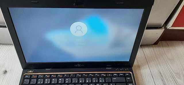 Laptop Dell vostro V131 , procesor i3, dysk 750Gb, 4 Gb ram , zasilacz