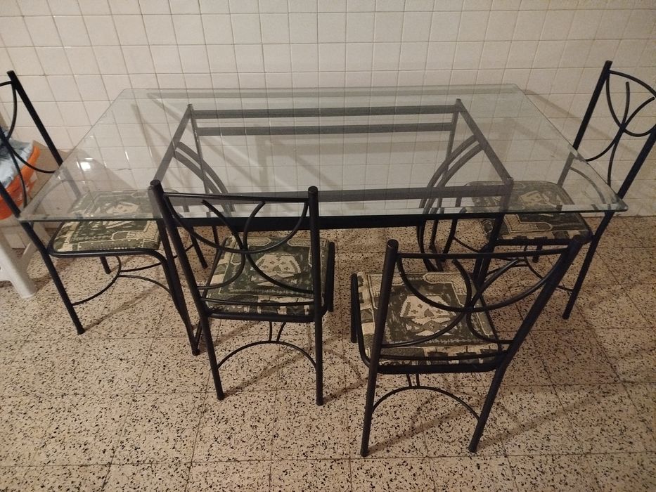 Mesa refeições + 4 cadeiras