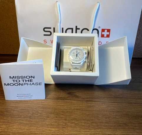 Swatch x Omega Bioceramic Moonswatch Mission To Moonphase Snoopy