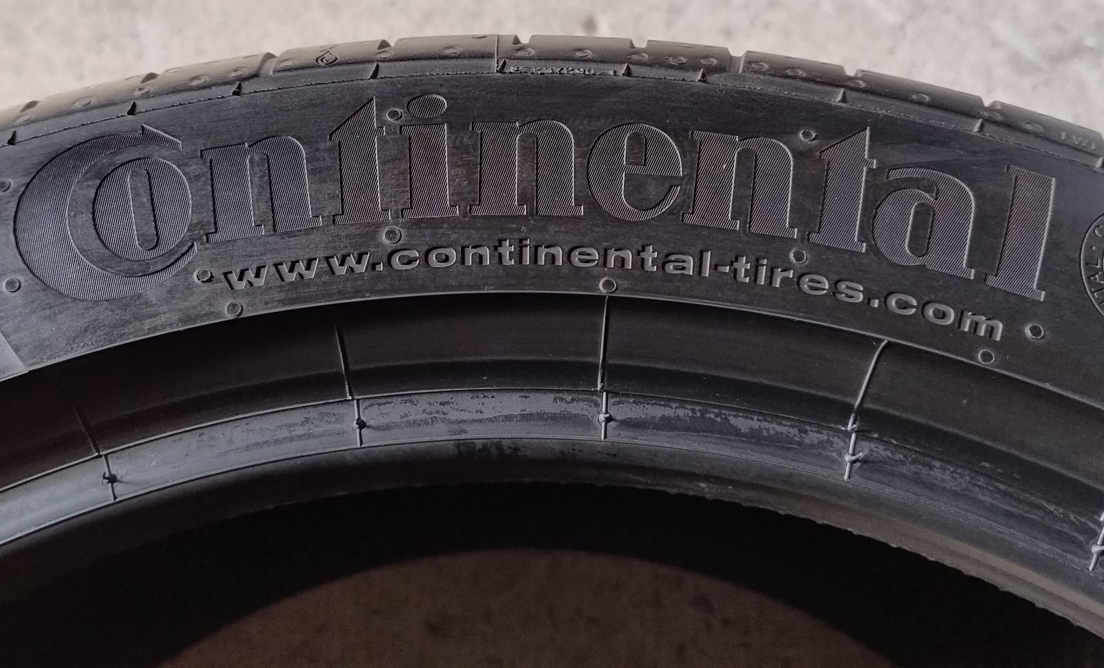 Шини б в літні R18 255/40 Continental Sport Contact 5 Run Flat