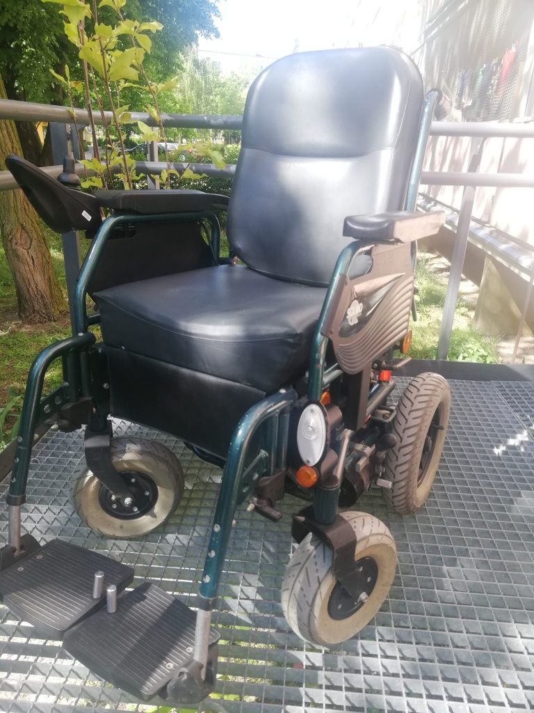 Wózek inwalidzki elektryczny Vermeiren typu Quad