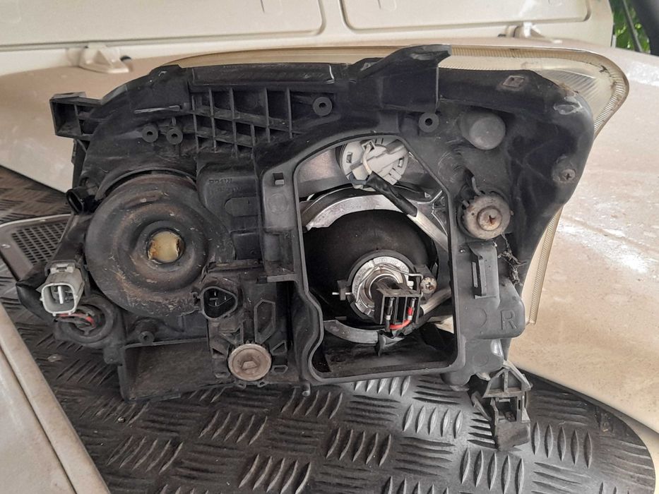 Óptica Toyota Avensis T25 H7