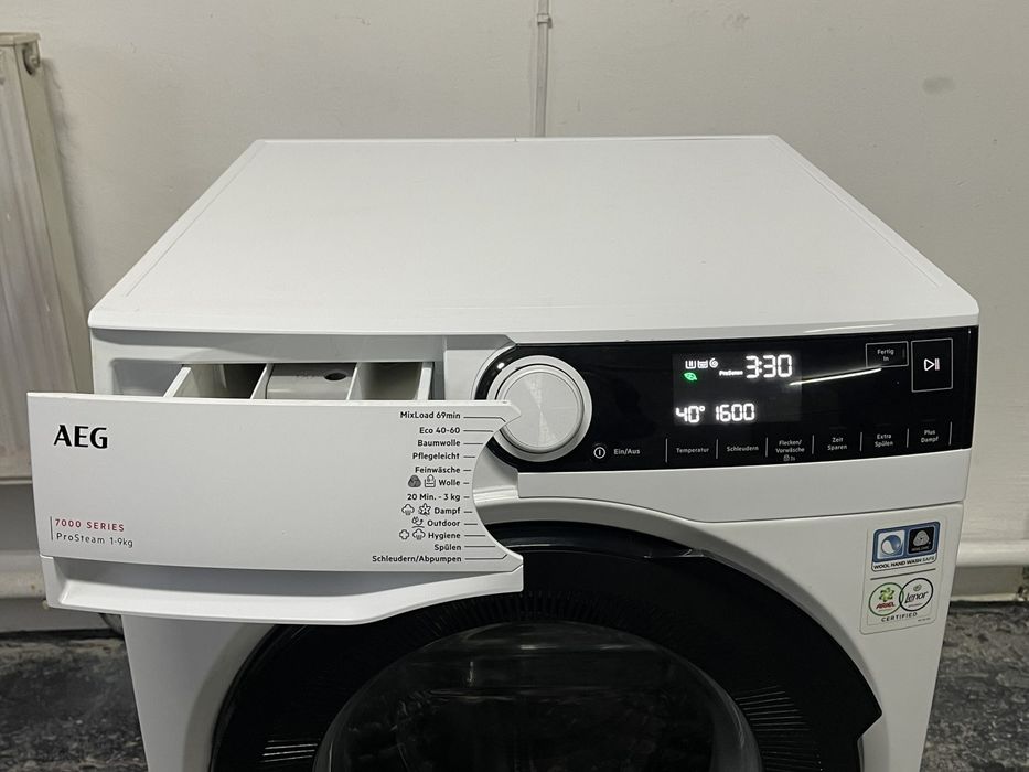 Пральна машина з фунцією парового освіження AEG LR7A70690