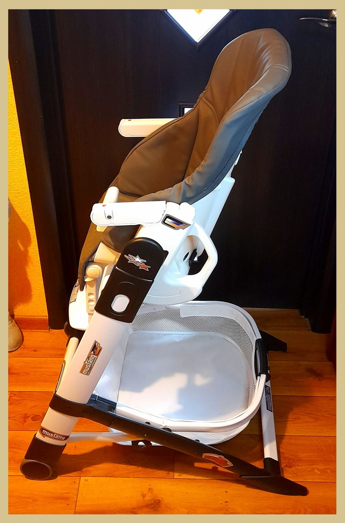 Стульчик для кормления Carrello и столик